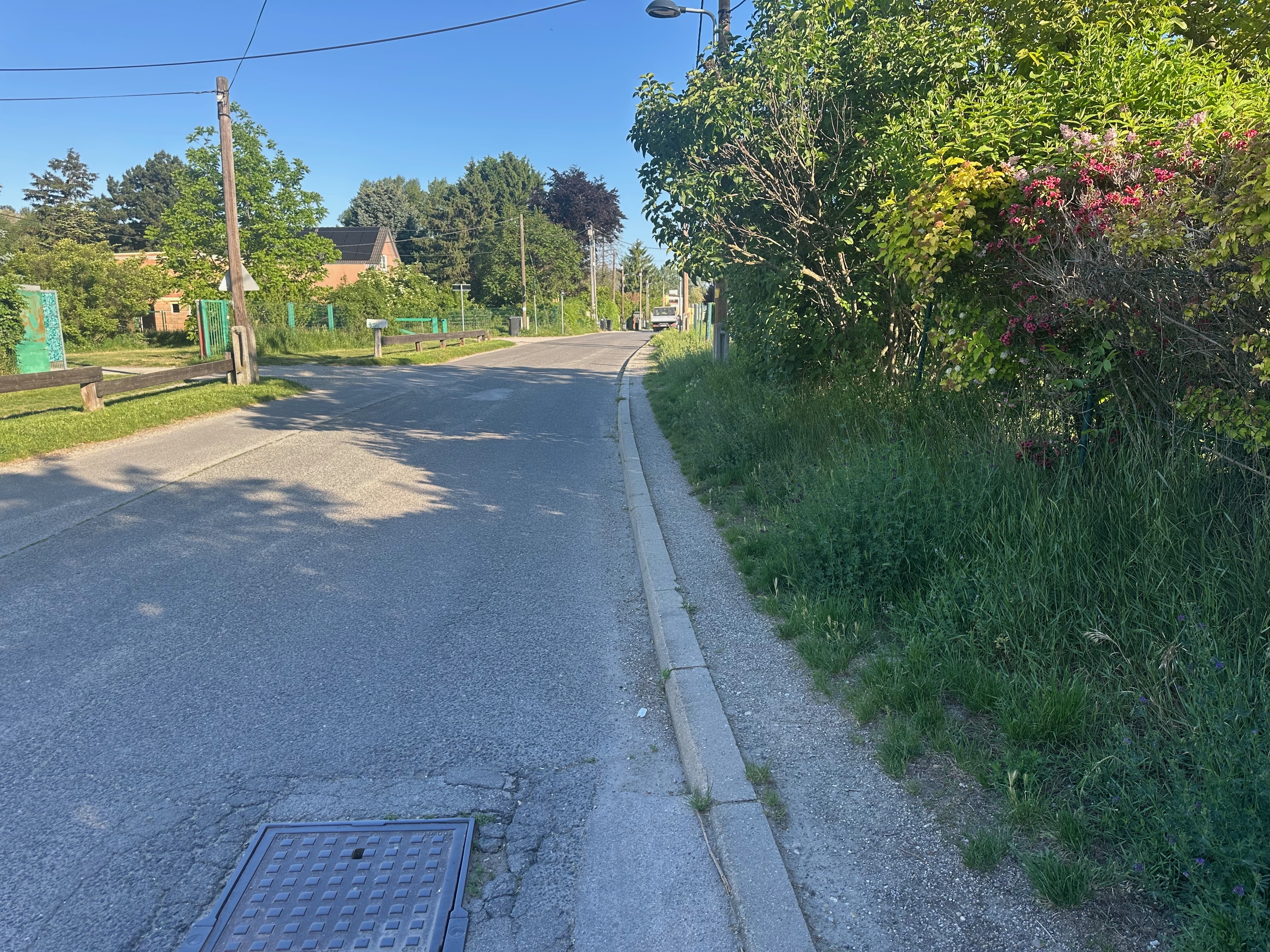 Gehweg Am Mühlwasser – Fahrbahn als einzige Option